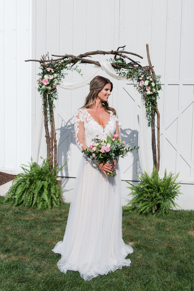 Romantic Soft Pink & Ivory Wedding Inspiration at Kylan Barn